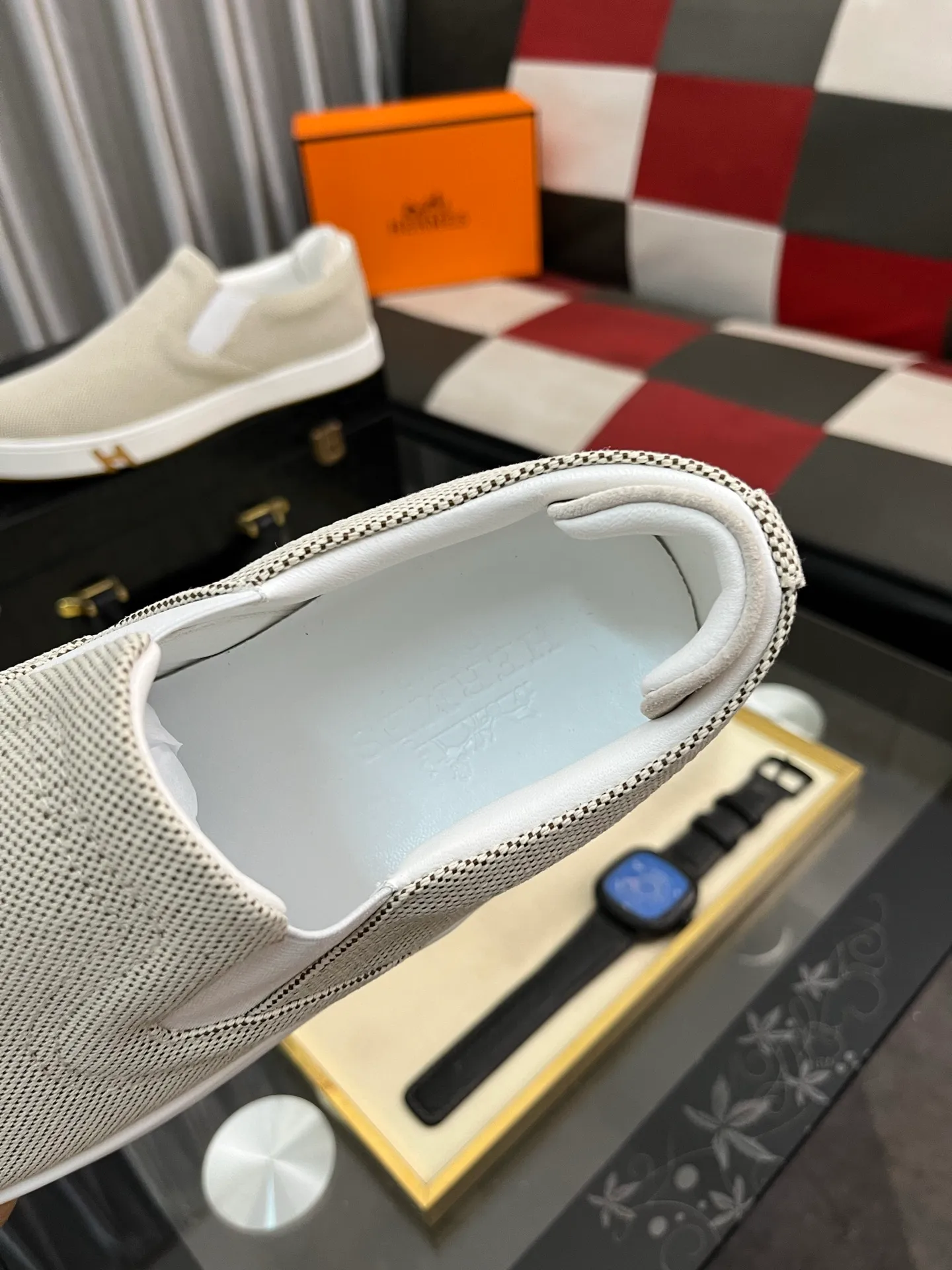 Men's Men's Shoes💰458⌚️⌚️HERMES/Hermès Hugo sneakers are casual men's shoes. These sneakers are made of imported first-layer cowhide leather and breathable mesh design. The contrasting color design creates a dynamic and modern shape. The front end of the toe is decorated with natural-color rubber inlays, making it novel and fashionable. The texture is incomparable, with cowhide lining and cowhide foot pads, the upper foot is comfortable and breathable, and the rubber sole is decorated with geometric patterns and iconic "H" details. A very personal one! Size: 38-44